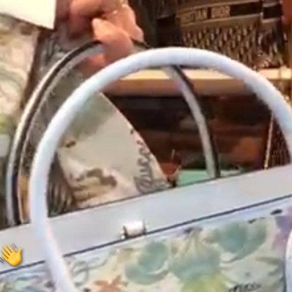 Like New GUCCI TIGER - Limited Edition Tote- w. matching dustbag & COA - Picture 8 of 8